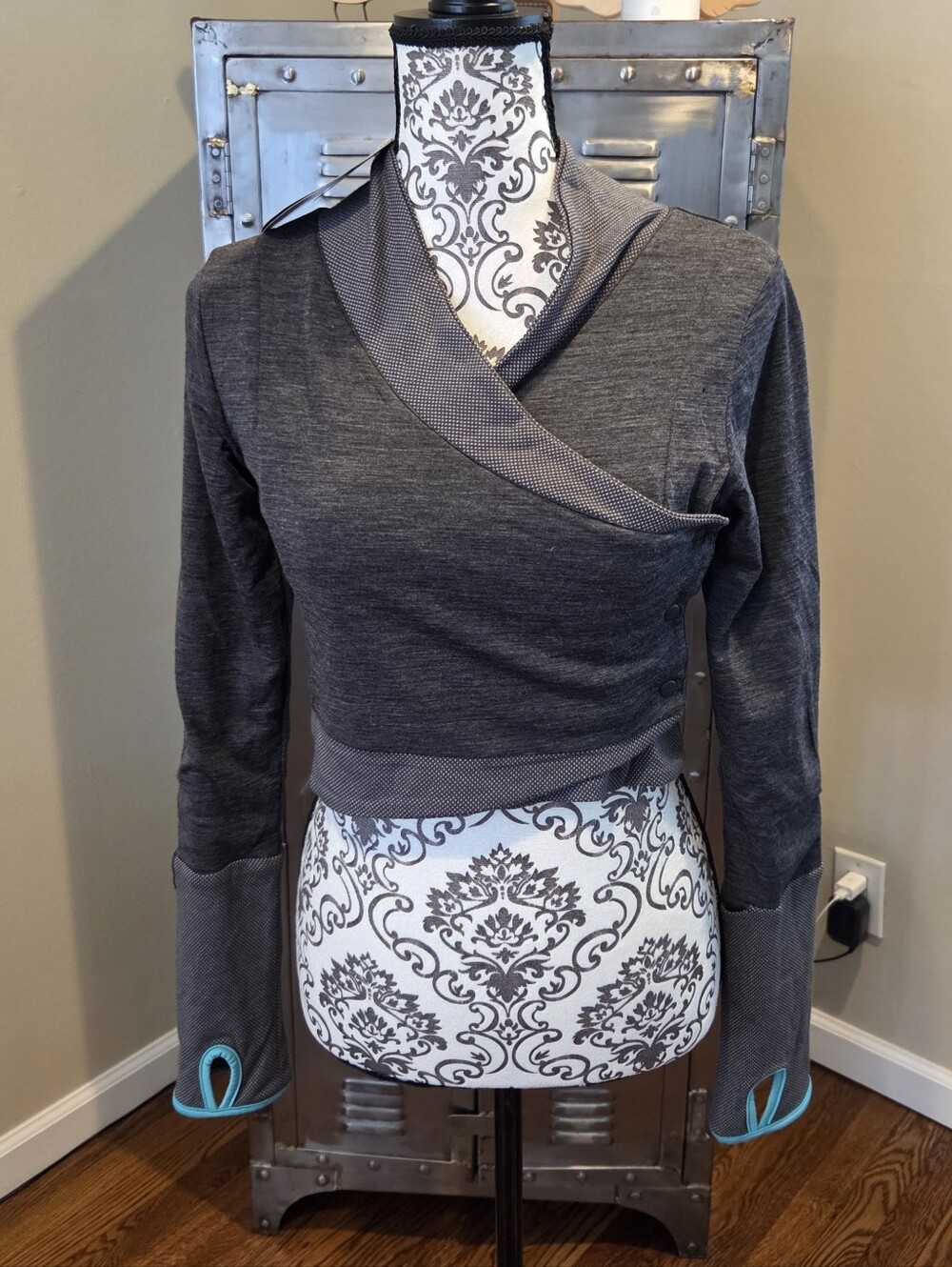 Moxie Cycling Merino Wool Reversible Wrap Crop Jacket sz M NWT